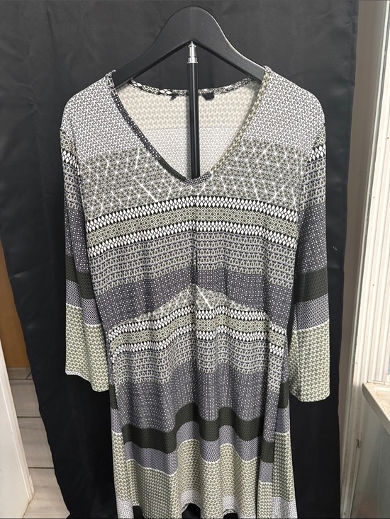 Robert Louis Dresses & Skirts - Robert Louis Black, Gray & Olive Patterned Midi Dress
